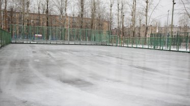 Фото: На «Металлурге» заливают каток