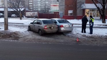 Фото: Две легковушки не поделили проспект Победы