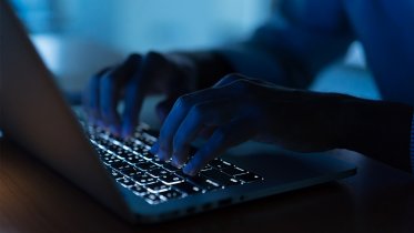 Фото: Череповчанин решил поговорить в соцсети с несовершеннолетней на интимные темы