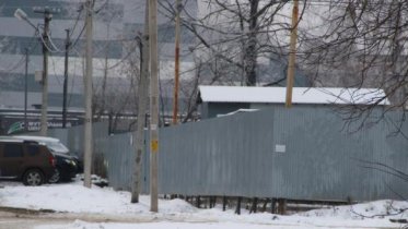 Фото: Баннеры скроют неприглядные строительные заборы в Череповце