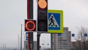 Фото: Дополнительная секция светофора на Архангельской стала заметнее