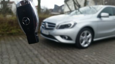 Фото: Жители Ленобласти угнали Mercedes у автоледи из Череповца
