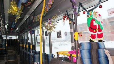 Фото: Автобусы и трамваи украшают череповецкие дети