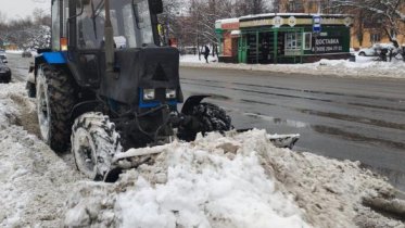 Фото: В Череповце уборке снега мешают автомобили