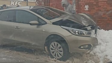 Фото: В Индустриальном районе на перекрестке столкнулись две легковушки