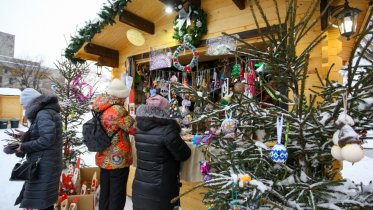 Фото: В Череповце на площадях украсили ярмарочные домики
