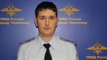 Фото: В Череповце полицейский помог потушить загоревшийся трамвай