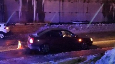 Фото: В Череповце автоледи сломала плечо пешеходу