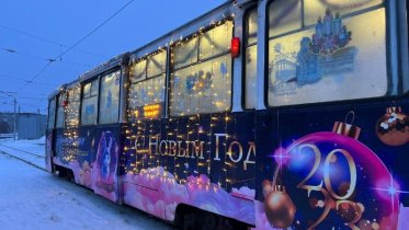 Фото: Новогодний общественный транспорт поехал по Череповцу