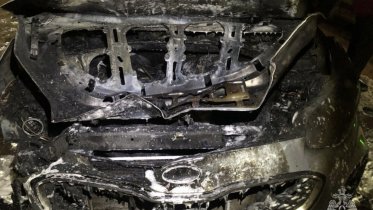 Фото: В Зашекснинском районе ночью подожгли иномарку