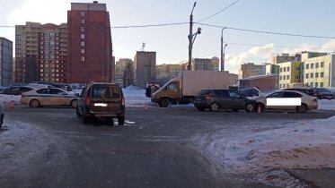 Фото: В Зашекснинском районе три легковушки не поделили дорогу