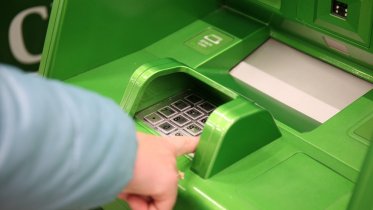 Фото: Охранник магазина и росгвардейцы не позволили мошенникам обмануть старушку