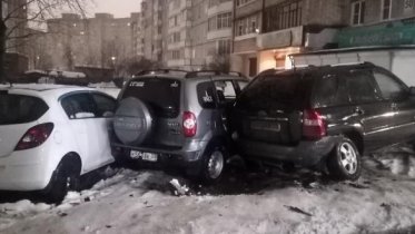 Фото: В Заречье неизвестный влетел на машине сразу в три иномарки