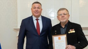 Фото: Череповецкий скульптор удостоен благодарности от Президента страны