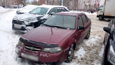 Фото: В Череповце водитель сбил школьницу и отвез ее домой