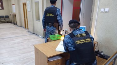 Фото: Череповчанка набросилась на судебного пристава