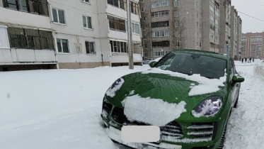 Фото: В Зашекснинском районе 11-летняя девочка с дедушкой попали под колеса иномарки