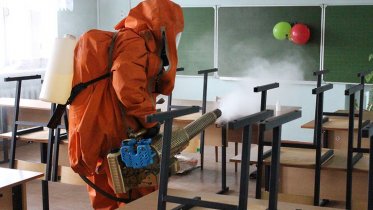 Фото: В Череповце вернулись к обработке школ горячим туманом