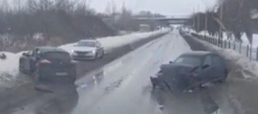 Фото: Две легковушки не поделили дорогу на Северном шоссе
