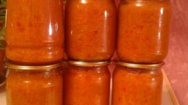 Фото: Домашнюю аджику отправили череповчане в зону СВО