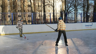 Фото: В Череповце завершился уличный хоккейный сезон