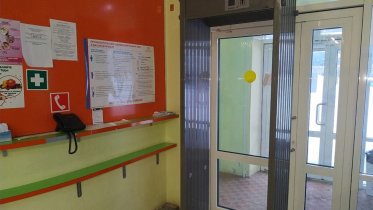 Фото: Посетителей поликлиники № 7 встретит металлорамка