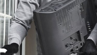 Фото: Череповчанин, находясь в съемной квартире, присвоил себе пару телевизоров