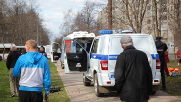 Фото: Череповецкого дебошира, разбившего несколько машин на «Интерсити», отправят лечиться