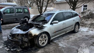 Фото: В Череповце на Луначарского вспыхнула иномарка