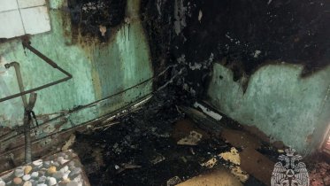 Фото: Деревянная тумба загорелась в многоэтажке Череповца
