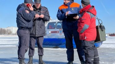 Фото: На льду Шексны поймали череповчанина