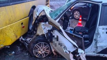 Фото: В реанимации скончался таксист, влетевший в автобус на Северном шоссе