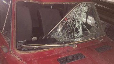 Фото: В Череповце перебегавший проезжую часть пешеход разбил стекло «Жигулей»