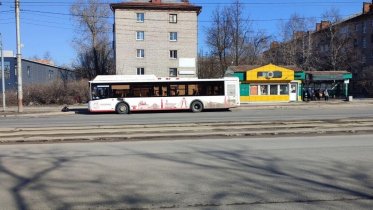 Фото: В Череповце внедорожник влетел в автобус