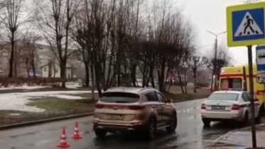 Фото: В Череповце школьницу с места ДТП забрала скорая помощь