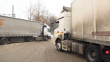 Фото: Ограничения для большегрузов вводятся на 10 трассах Череповецкого района