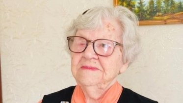 Фото: 104-летняя жительница Череповецкого района отправила письмо бойцам СВО