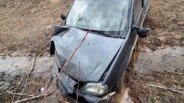 Фото: Под Череповцом иномарка улетела с трассы в кювет