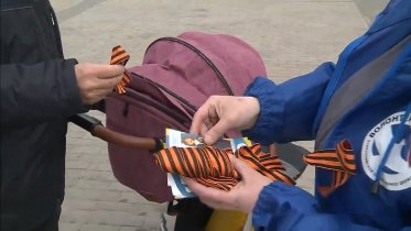 Фото: Череповчанам раздают Георгиевские ленточки