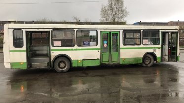 Фото: В Череповце автобус протаранил столб