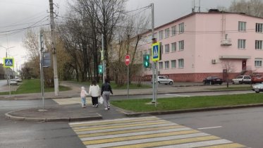 Фото: Светофор на перекрестке Строителей и Доменщиков введен в эксплуатацию