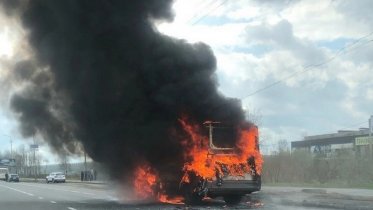 Фото: В Череповце на ходу загорелся автобус