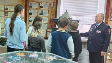 Фото: Школьникам Череповца рассказали о навыках, которыми должен обладать полицейский