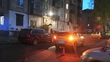 Фото: Пенсионерку сбили в череповецком дворе на Ленина