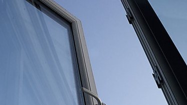 Фото: В Череповце 9 мая несовершеннолетний выпал из окна