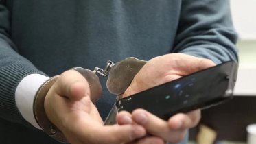 Фото: Череповчанин, отдохнув в компании, украл телефон