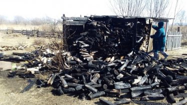 Фото: В деревне Череповецкого района сгорел дровяник
