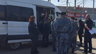 Фото: 10 автомобилей арестовали приставы в Череповце