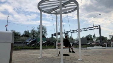 Фото: Качели, «не внушающие доверия», уберут из фотозоны у Архангельского моста