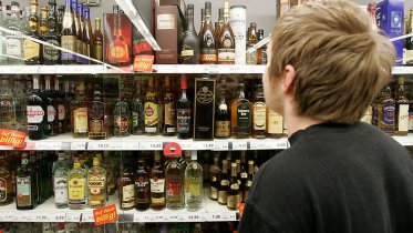 Фото: Череповецкие магазины проверят на факт продажи спиртного несовершеннолетним